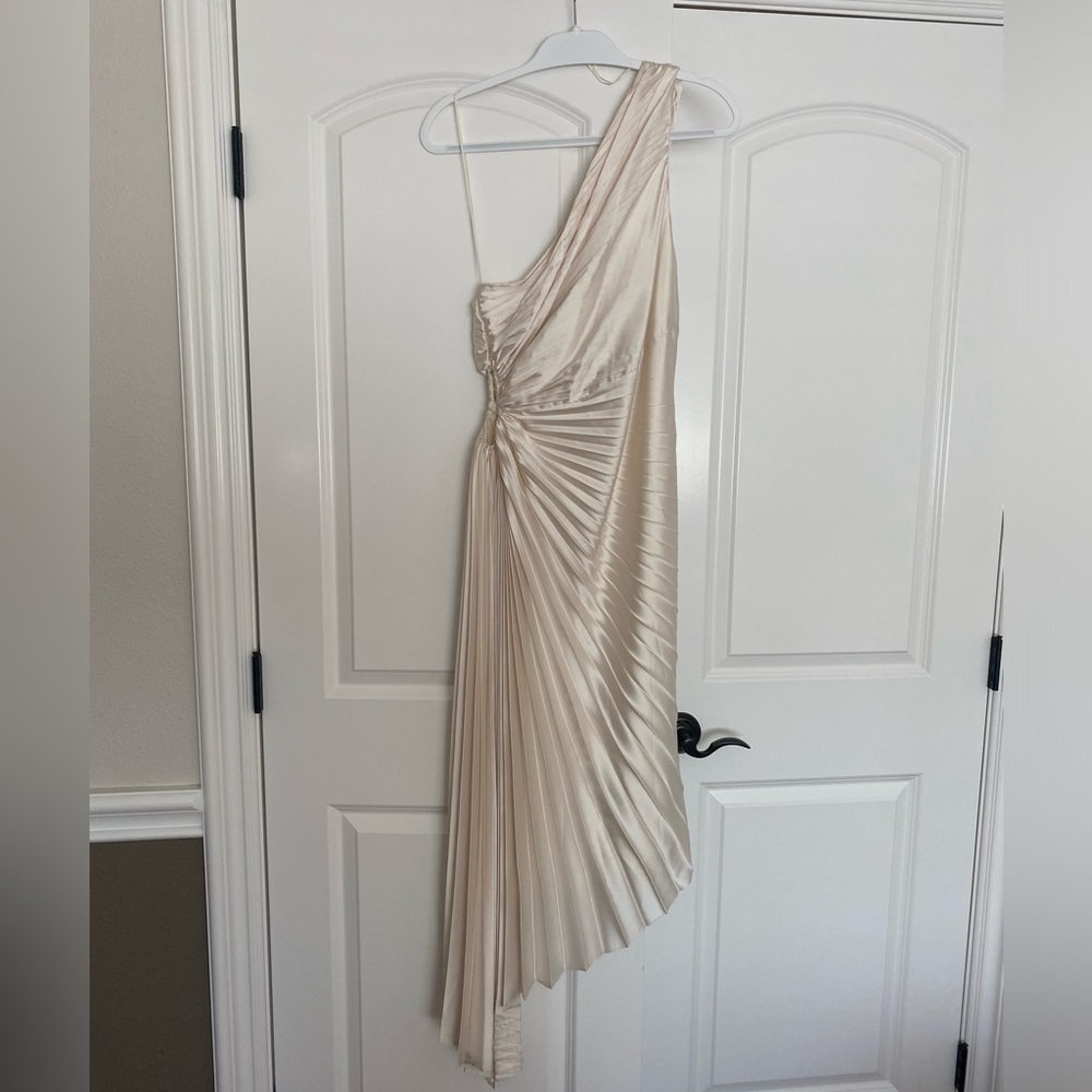 Asymmetrical cut out cream pleated one shoulder dress size Medium